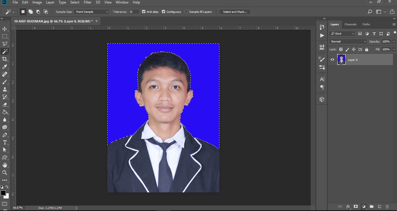 Ilustrasi layer yang dibuka dan hasil seleksi
